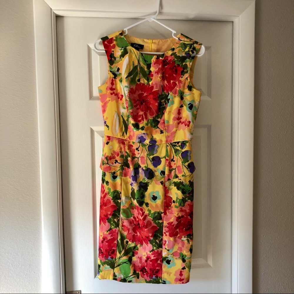 Beautiful Spring Dress • Size 6 - Picture 3 of 6